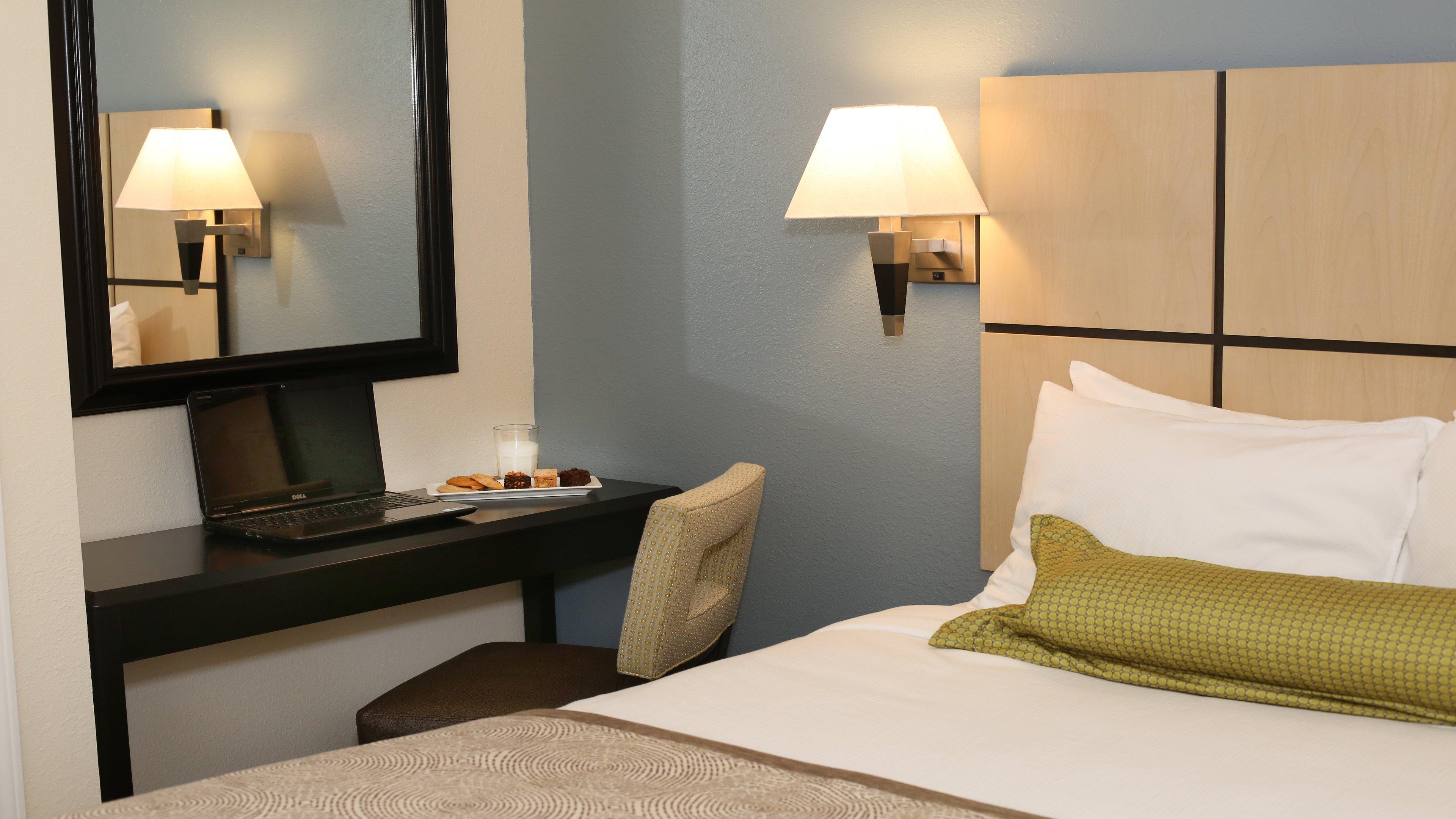 Candlewood East By Ihg Hotel Lansing